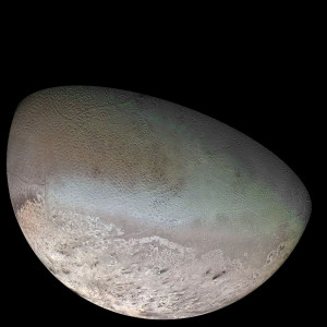 Tritón, observado por la sonda Voyager 2. Crédito: NASA / Jet Propulsion Lab / U.S. Geological Survey