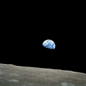 900px-NASA-Apollo8-Dec24-Earthrise