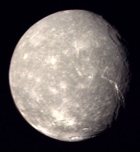 Titania, la mayor luna de Urano