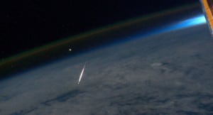 Una perseida, fotografiada desde la Estación Espacial Internacional, en 2011
