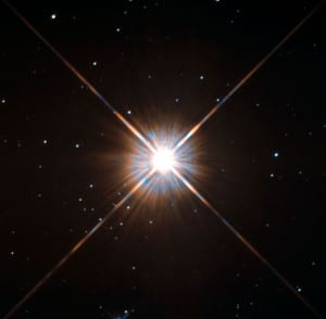 Próxima Centauri, la estrella más cercana al Sistema Solar, es una enana roja de clase M. Crédito: ESA/Hubble & NASA