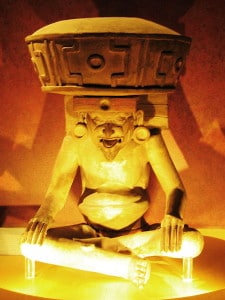 Estatua de Huehueteotl, en el museo nacional de México.  Crédito: Usuario "Rosemania" de Wikipedia