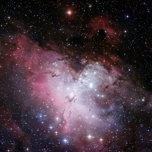 Esta imagen es una composición en tres colores de la Nebulosa del Águila, tomada desde el Observatorio de La Silla (Chile). Crédito: ESO, European Southern Observatory