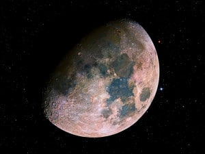 Imagen con colores exagerados de la Luna. Crédito: Noel Carboni