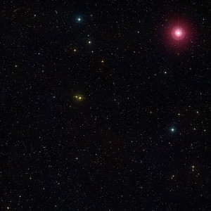 Mira, la primera estrella variable conocida y el arquetipo de las estrellas variables del tipo Mira. Crédito: DSS 2/ESO