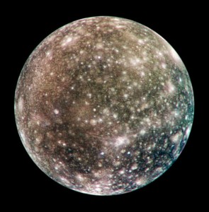 Calisto, observado desde el hemisferio opuesto a Júpiter. Crédito: NASA/JPL/DLR(German Aerospace Center)