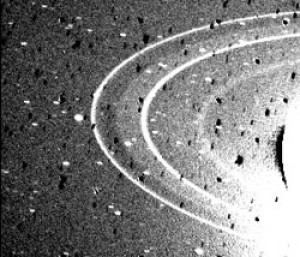 Imagen de los anillos de Neptuno tomada por la sonda Voyager 2. Crédito: NASA