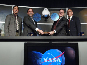 De izquierda a derecha, Scott Horowitz, Doug Cooke, Caris Hatfield y Jeff Hanley, que han participado en la multitudinaria rueda de prensa en la que han desvelado el Inno-5. Crédito: NASA 
