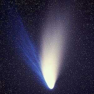 El cometa Hale-Bopp, en abril de 1997. Crédito: E. Kolmhofer, H. Raab; Johannes-Kepler-Observatory, Linz, Austria