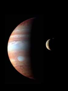 Júpiter e Ío. Crédito: NASA/Johns Hopkins University Applied Physics Laboratory/Southwest Research Institute