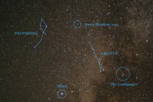 Imagen en la qu aparece remarcada Nova Delphini 2013 (y algunas constelaciones). Crédito: Jimmy Westlake, Colorado Mountain College
