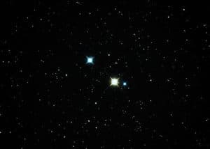 La estrella doble Albireo. Crédito: Wikimedia Commons/Jefffisher10