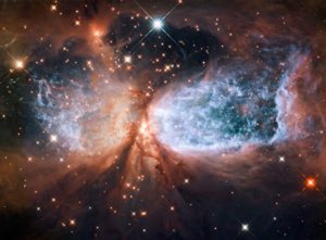 Esta es la nebulosa Sh2-106, una región compacta de formación de estrellas en la constelación del cisne. Crédito: NASA/ESA