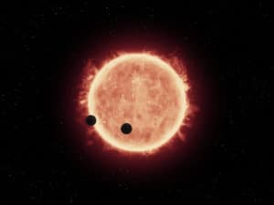 Concepto artístico del paso de los planetas TRAPPIST-1b y TRAPPIST-1c por delante de su estrella. Crédito: NASA/ESA/STScI/J. de Wit (MIT)
