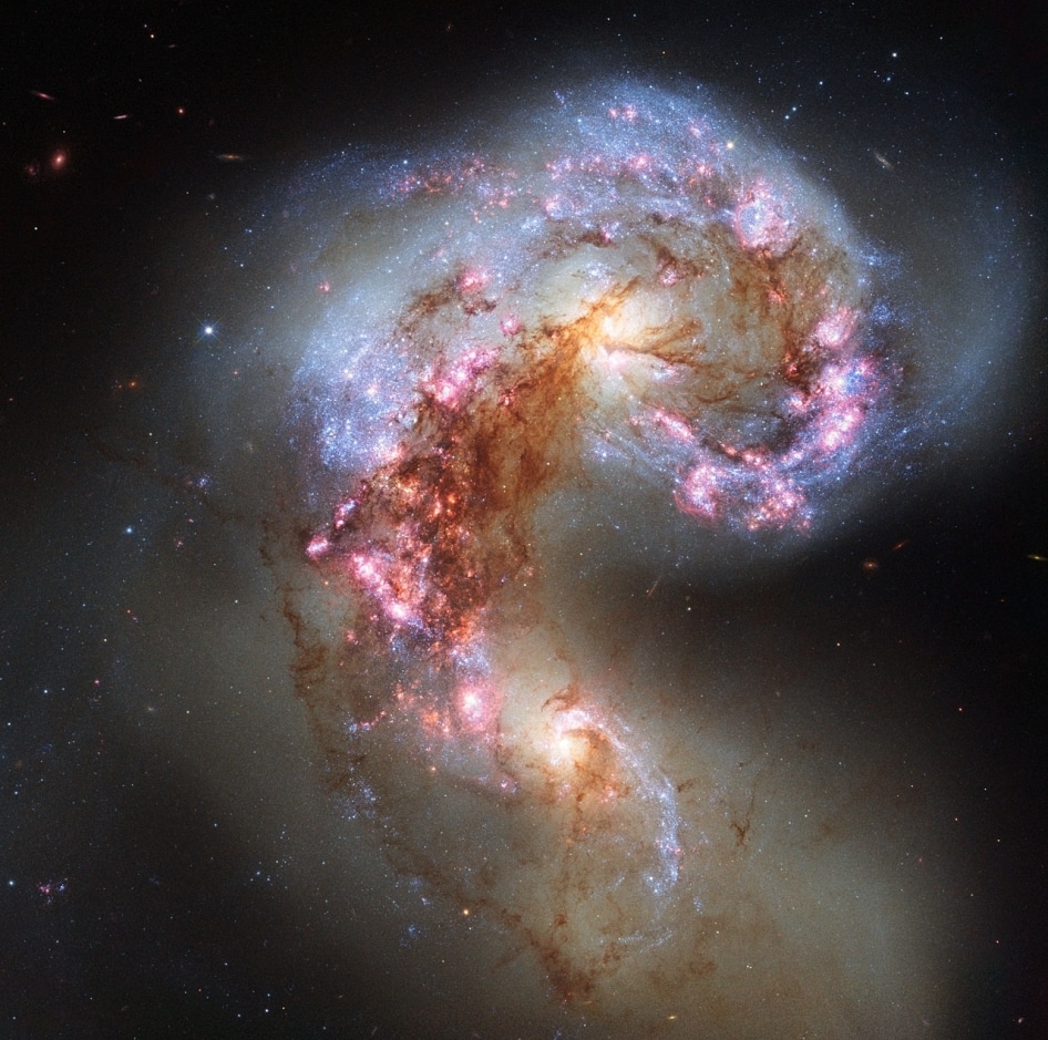 Resultado de imagen de La colisión entre galaxias nos llevan a formación de estrellas