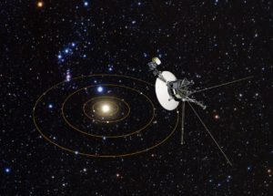 En este concepto artístico, la sonda Voyager 1 observa el Sistema Solar a vista de pájaro. Los círculos representan las órbitas de los planetas gigantes.  Crédito: NASA, ESA, y J. Zachary y S. Redfield (Wesleyan University); Crédito de la ilustración artística: NASA, ESA, y G. Bacon (STScI).
