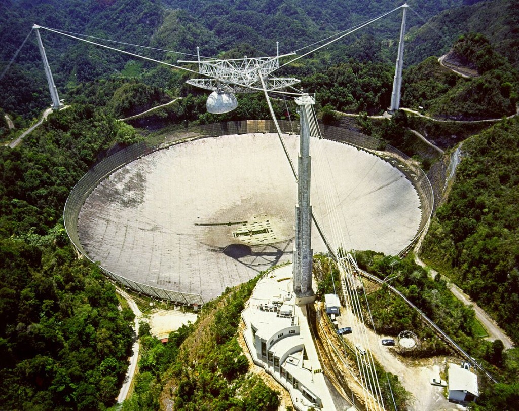 Un cable ha dañado el radiotelescopio de Arecibo