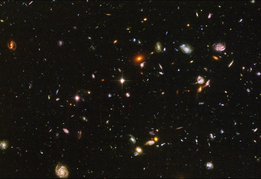 Imagen del espacio profundo desde el Hubble. Todas esas galaxias que ves tienen estrellas que siguen ahí, y muchas otras que han nacido pero aún no hemos visto.