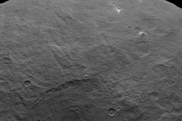 La sonda Dawn capta una «pirámide» en Ceres