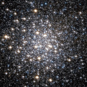 El centro del Cúmulo Globular Messier 10 es extraordinariamente rico en estrellas.
