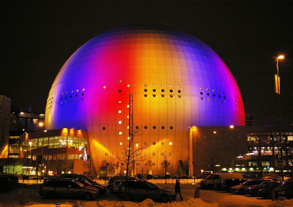El Ericsson Globe, en Estocolmo (Suecia), es la representación del Sol en el Sistema Solar más grande permanente que tenemos en la Tierra: El Sistema Solar a escala de Suecia. Crédito: Fredrik Posse/Stryngford Photo