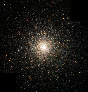 El cúmulo globular M80 está compuesto, principalmente, de estrellas de población II. Crédito: NASA, The Hubble Heritage Team, STScI, AURA