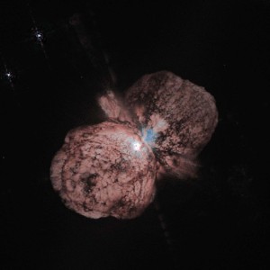 La estrella Eta Carinae, observada en la longitud de onda roja y ultravioleta. Crédito: Jon Morse (University of Colorado) & NASA Hubble Space Telescope
