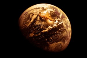 Si lo hubiésemos observado en el pasado, es posible que nuestro planeta tuviese un tono similar a éste... Crédito: NASA/IFLScience