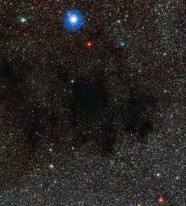 Esta imagen muestra parte de la Nebulosa Saco de Carbón. Es una nebulosa oscura. Crédito: ESO
