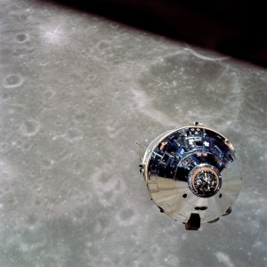 El módulo de mando de la misión Apolo 10 visto desde el módulo lunar. Crédito: NASA