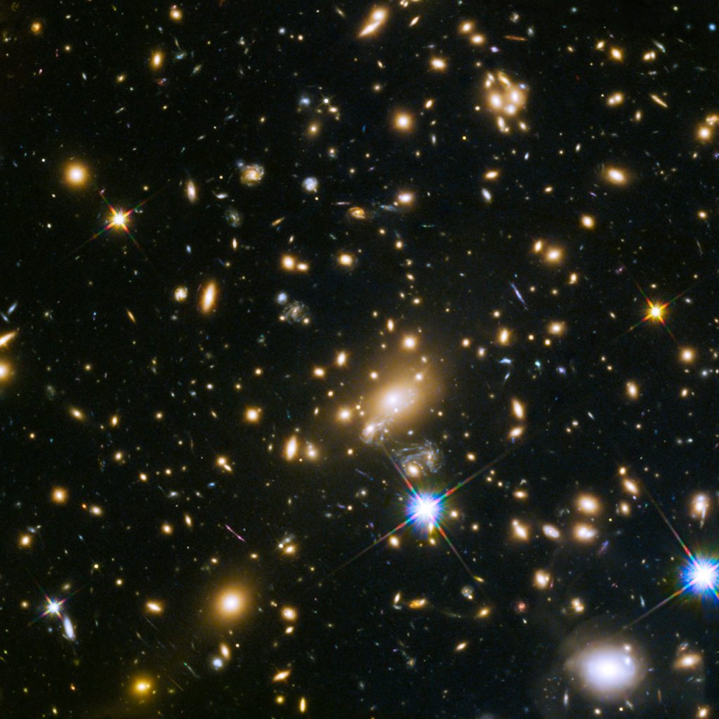 La energía oscura joven podría explicar la aceleración de la expansión del universo en sus primeras etapas.