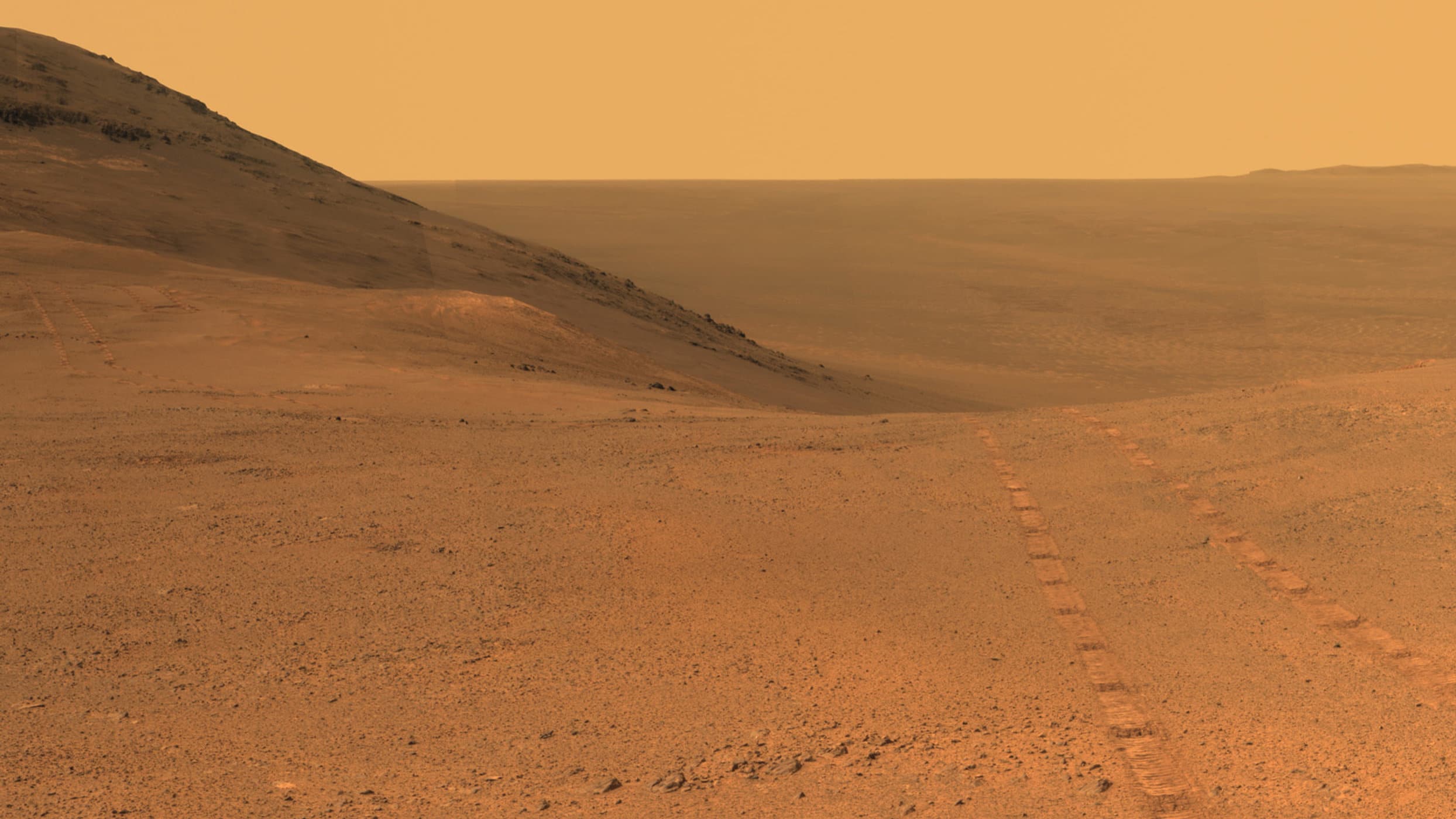 La NASA escucha en espera del rover Opportunity
