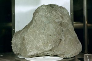 La misión Apolo 14 trajo una roca de la Tierra desde la Luna
