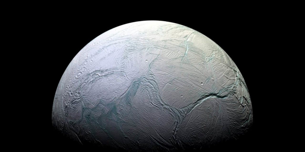 El océano de Encélado podría tener corrientes
