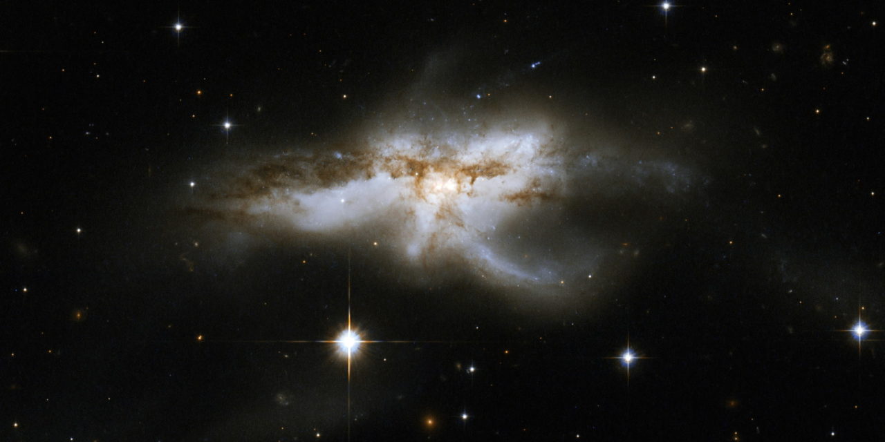 NGC 6240: una galaxia con tres agujeros negros supermasivos