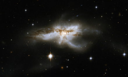 NGC 6240: una galaxia con tres agujeros negros supermasivos