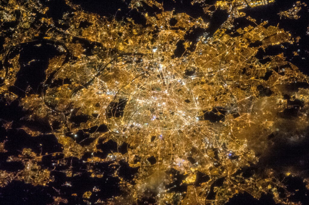 Cómo iluminar las ciudades sin perder el cielo nocturno