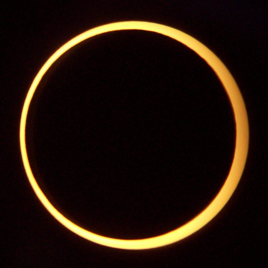 Cómo se predicen los eclipses y Astrobitácora 3x09